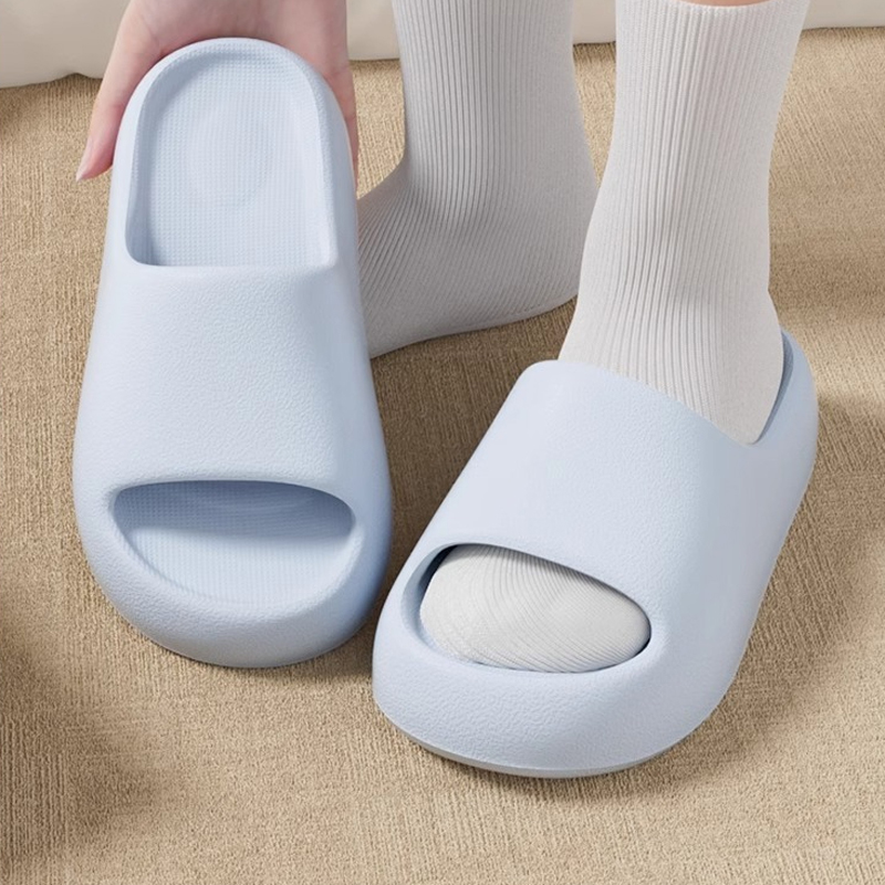 Women House Slippers Cloud rub - огляд і ціна Sneaker Care Set